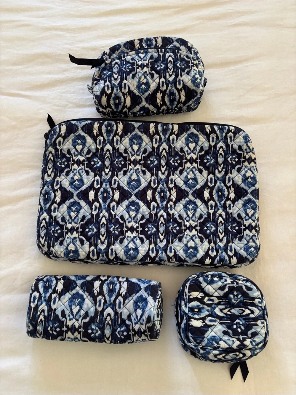 Vera Bradley Ikat Island 
 Set of 4 Bags Laptop Makeup Cosmetic Brushes Cord Org - Picture 6 of 6